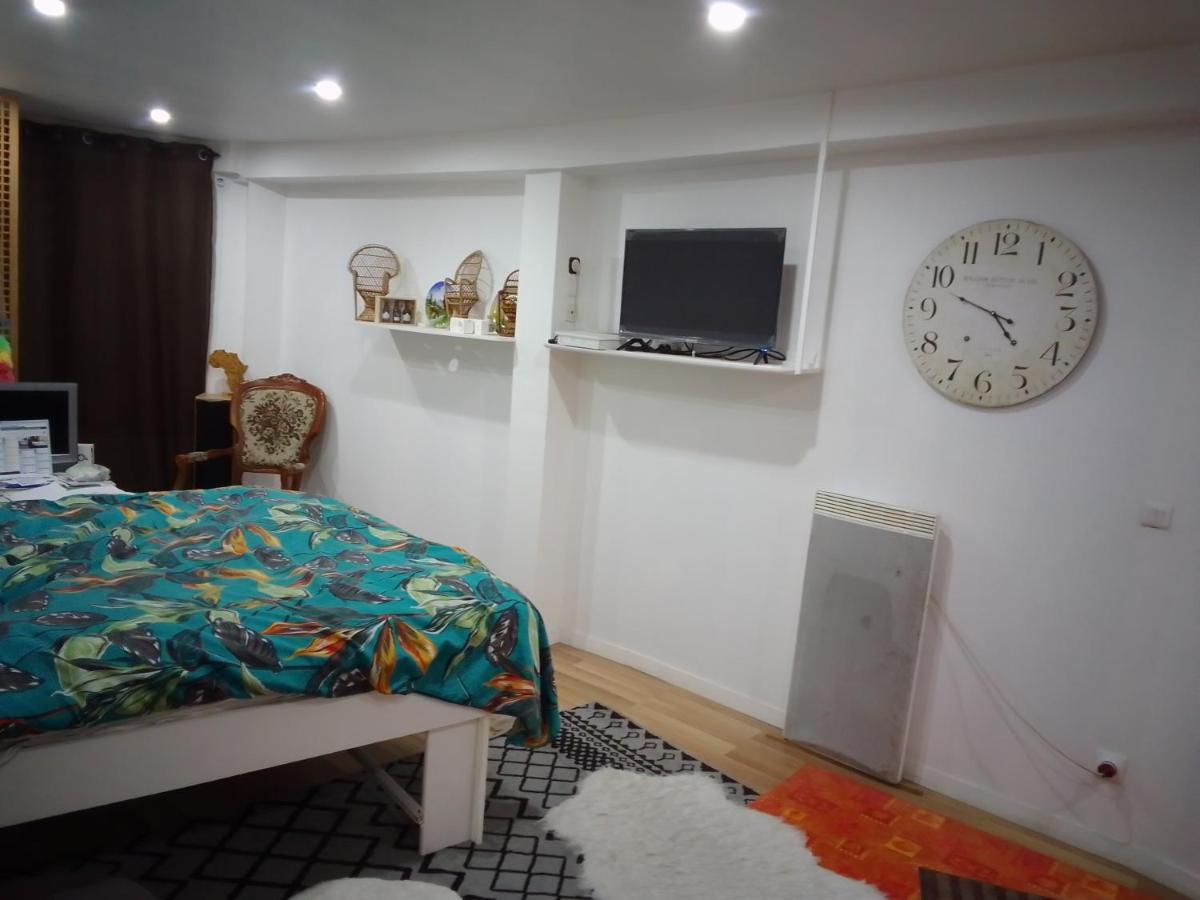 Chambre Chez L'Habitant Saint-Pierre-le-Moutier Екстер'єр фото